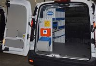 2_Mueble equipado por la pared izquierda Connect con cajones, repisas, accesorios Syncro Ultra